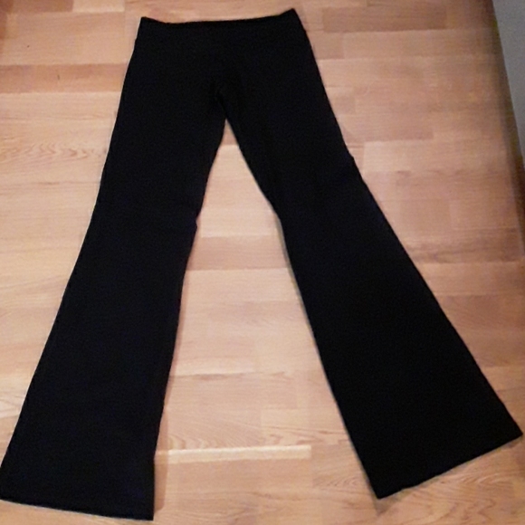 EUC Lululemon black flare yoga pants